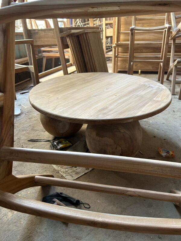 Round Table - Big Ball Legs