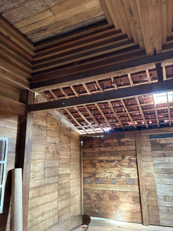 For Sale - Wooden Antique House - Gambar 2