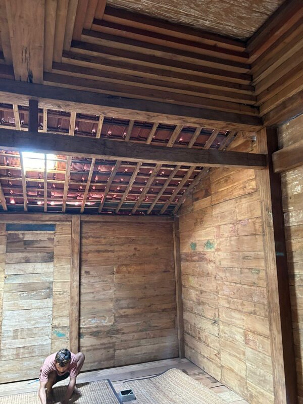For Sale - Wooden Antique House - Gambar 3