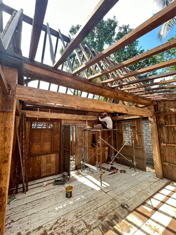 Wooden Antique House - Medium Size - Gambar 4