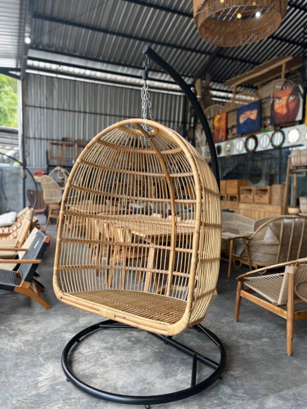 Hanging Chair With Rattan 1