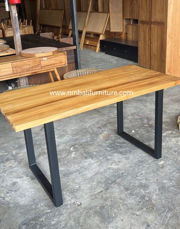 Minimalist Work Desk with Metal Legs